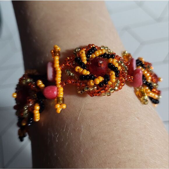 Vintage handmade beaded bracelet - Picture 5 of 10